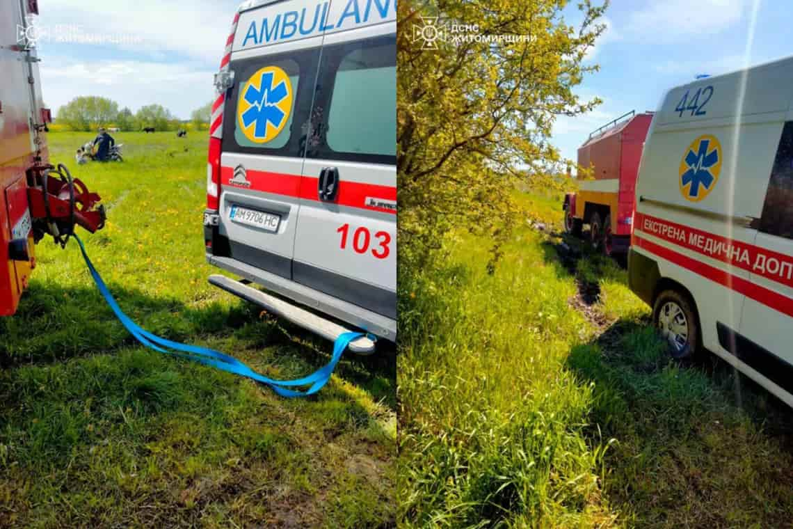 На Овруччині рятувальники відбуксирували "швидку", що застрягла на бездоріжжі з хворою