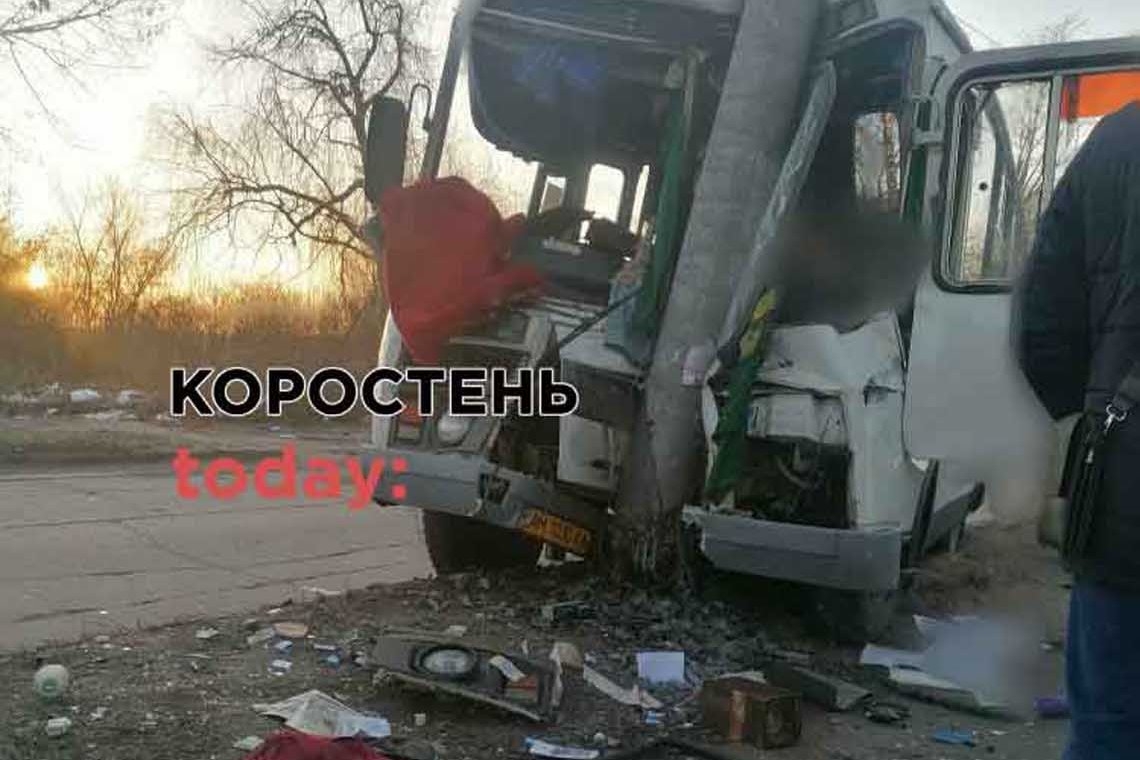 Автобус з пасажирами потрапив у ДТП в Коростені: водій загинув на місці