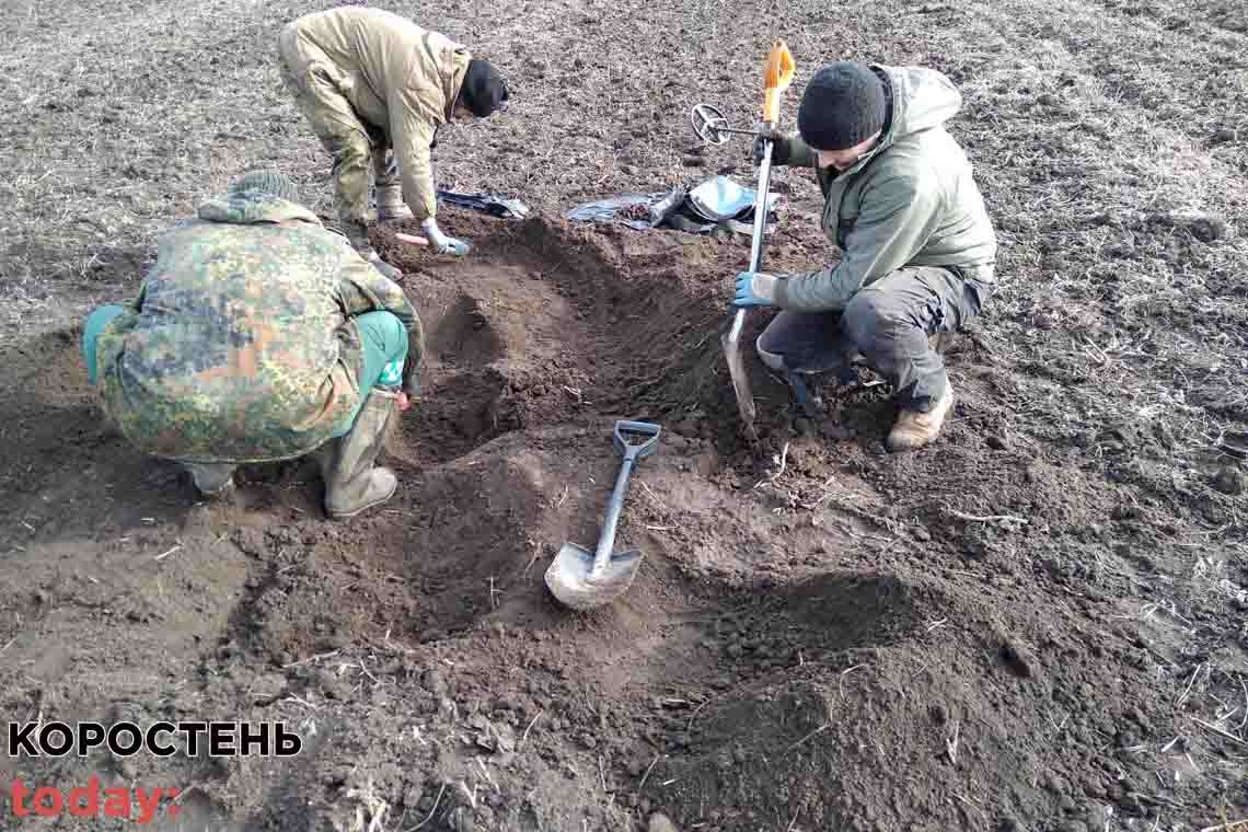 У Коростенському районі шукачі металу «обікрали» знайдені останки солдата 📷ФОТО