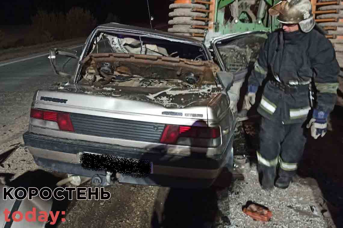 ДТП біля Малина: тіла двох загиблих коростенців витягли з розтрощеної автівки