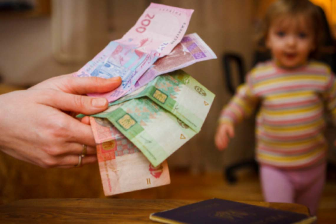 Виплати на дітей у 2021 році підвищать: скільки будуть отримувати батьки