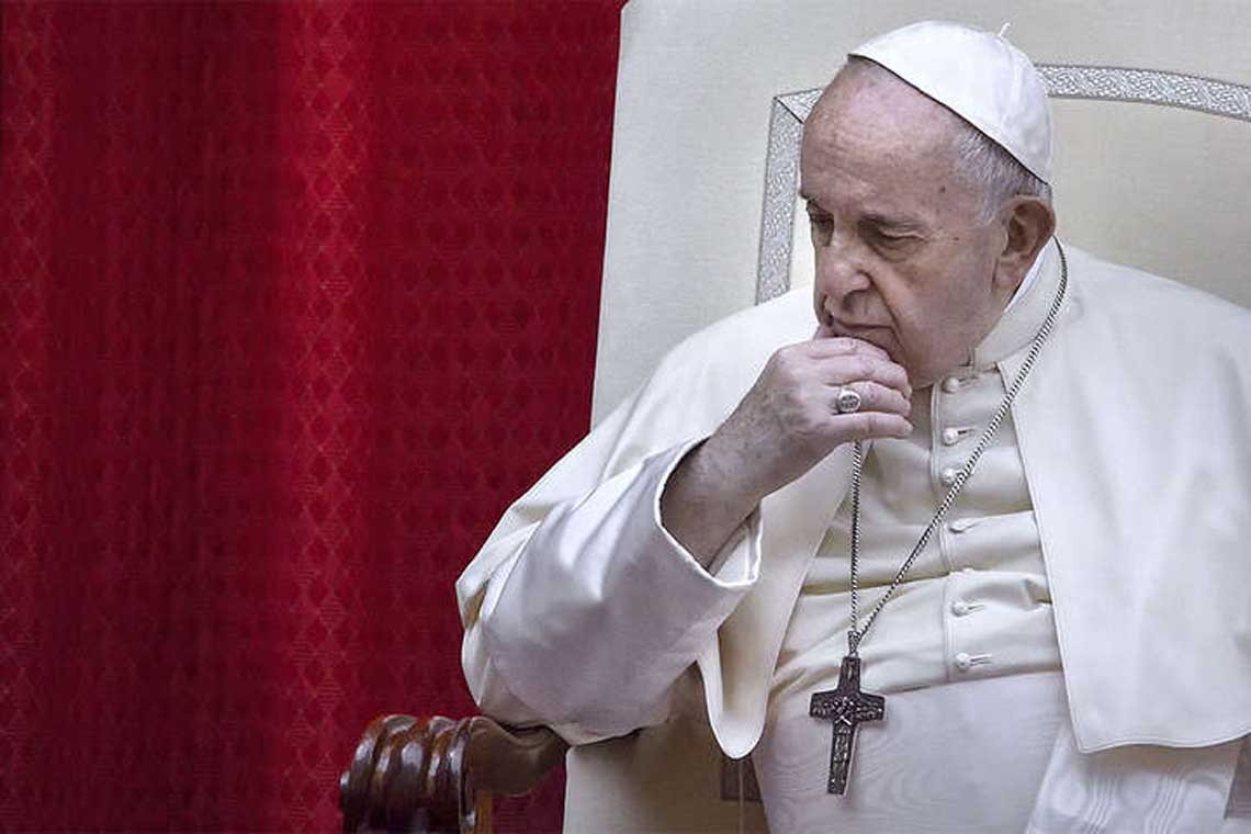 Ватикан просить Instagram розслідувати, як "лайк" Папи Римського опинився на фото моделі