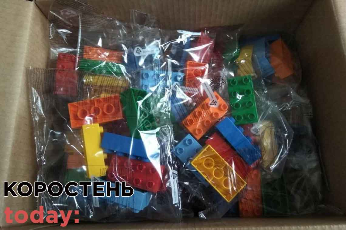 Педагоги Коростеня почали отримувати сучасне навчальне обладнання для першокласників LEGO “Six Bricks”