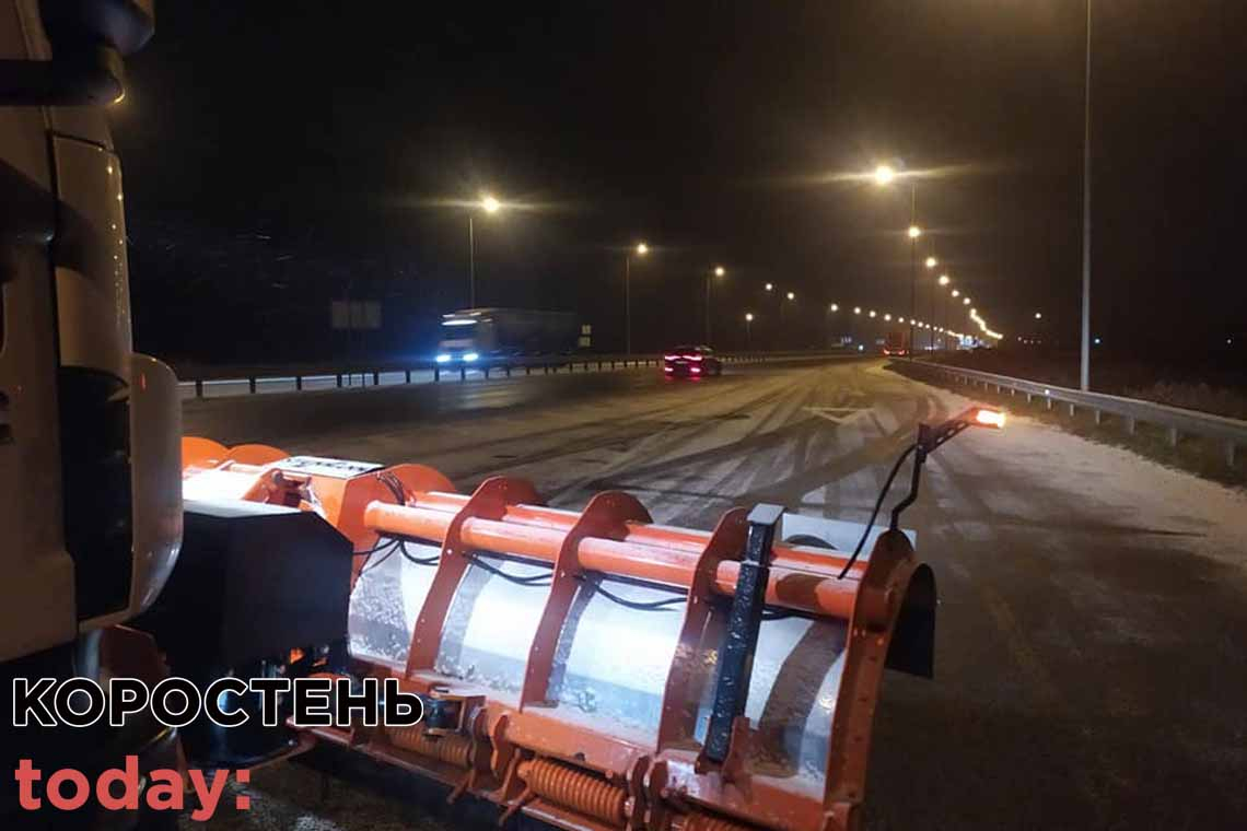 На Житомирщині цієї ночі вже очищали дороги від снігу
