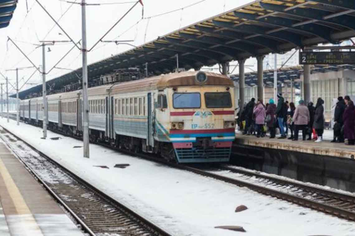 Через негоду в дорозі затрималися 5 поїздів: як ситуацію оцінюють в Укрзалізниці
