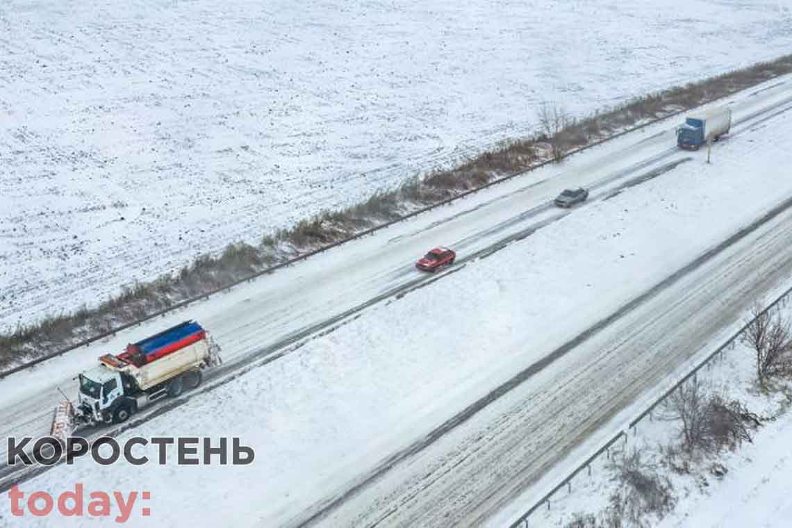 На трасі Київ - Чоп обмежили рух вантажівок через снігопад