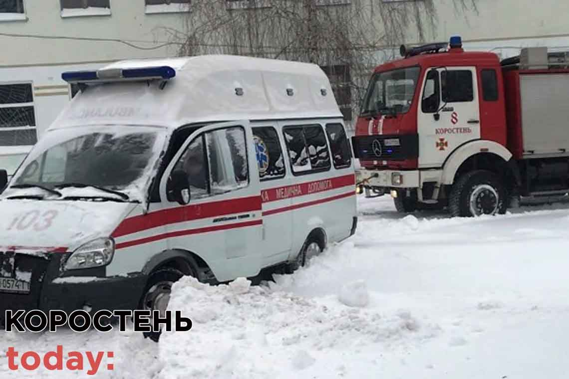 Коростенські рятувальники упродовж доби відбуксирували із снігового замету дві карети швидкої медичної допомоги (ВІДЕО)