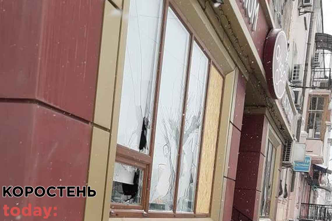 Коростенським підприємцям побили вікна у двох магазинах