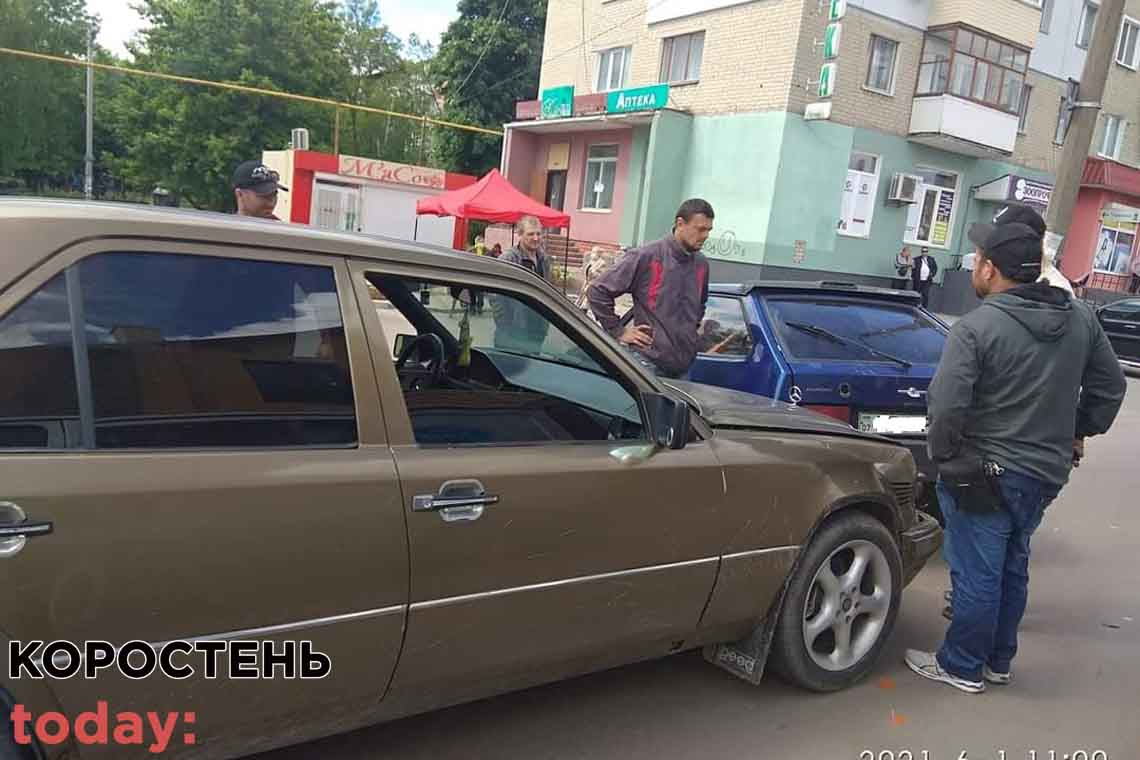 По вулиці Сосновського в Коростені зіштовхнулись два автомобілі