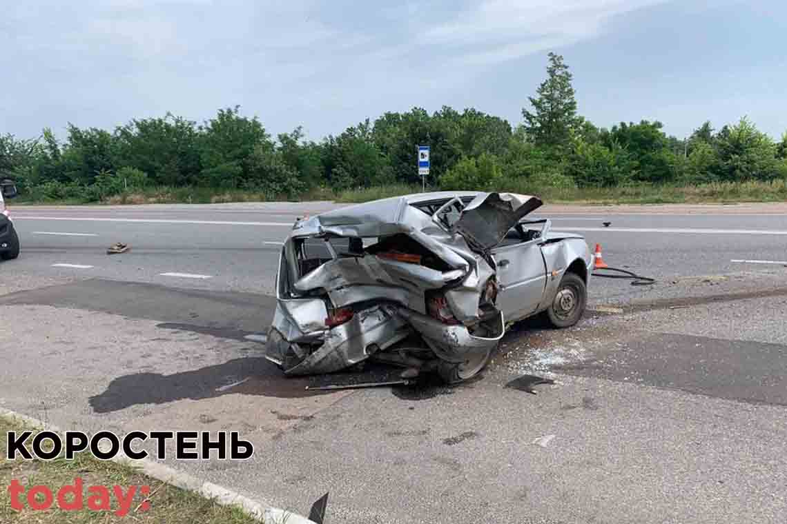 Житель Коростенського району на Ford зіткнувся із ЗАЗ: травмовані троє осіб 📷ФОТО