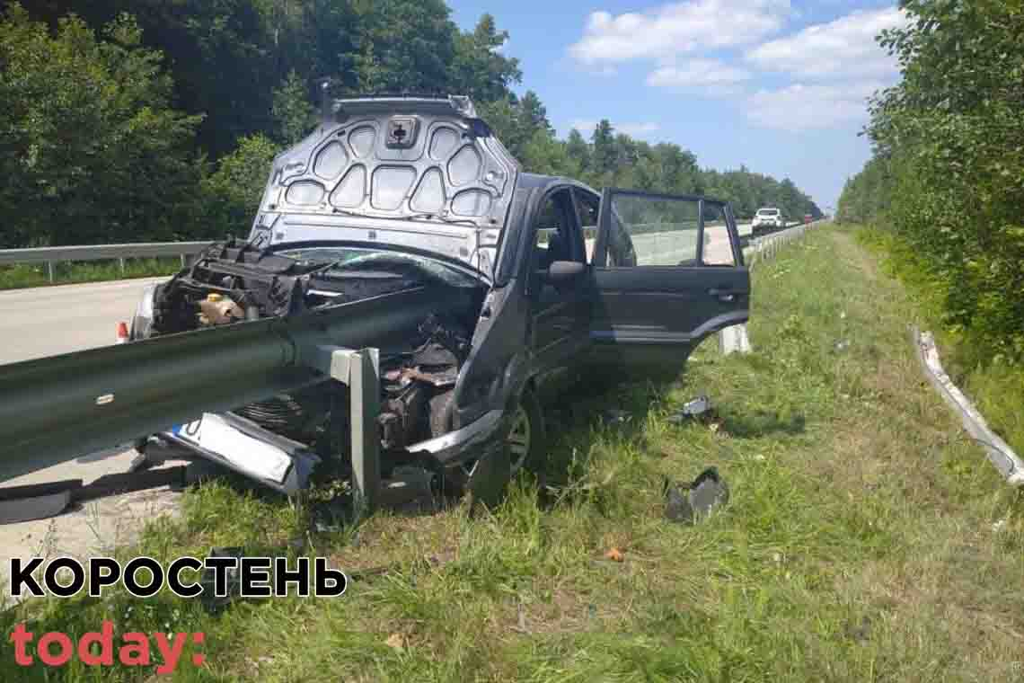 В Олевському районі Ford врізався у колесовідбійник, загинув водій 📷ФОТО