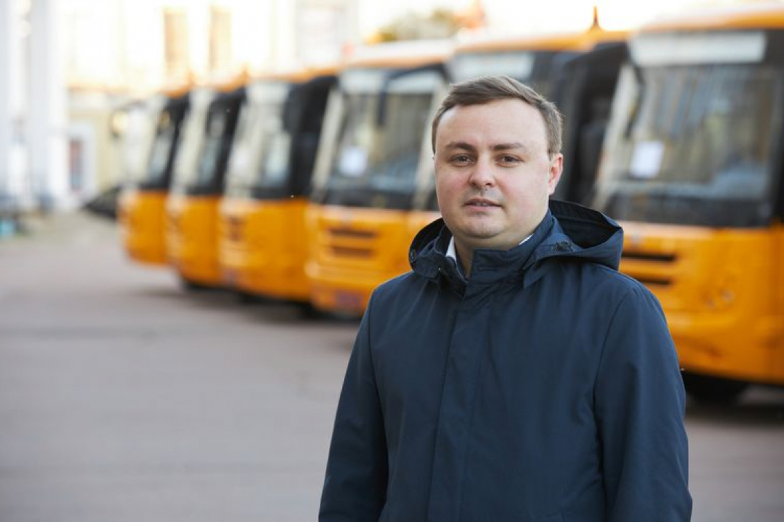 За сприяння команди «Слуга Народу» 12 громад Житомирщини отримали нові шкільні автобуси