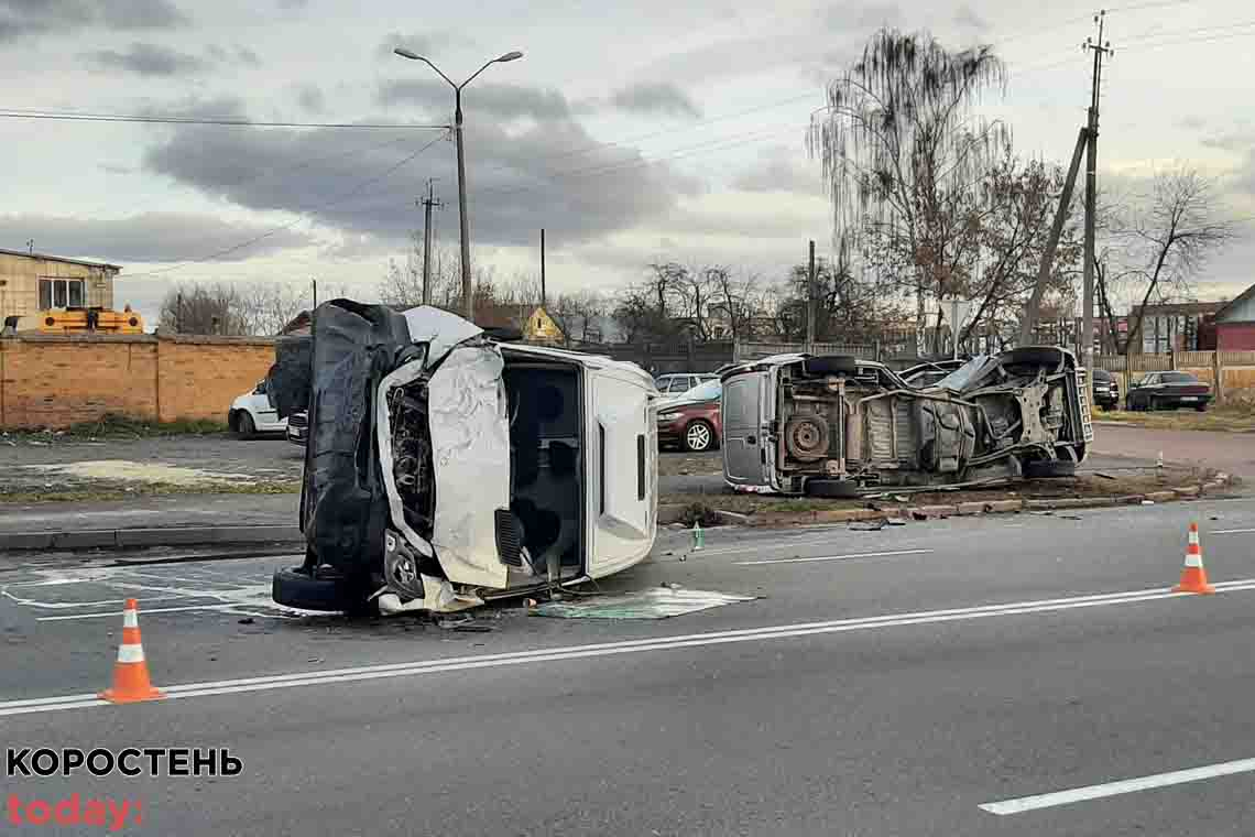 Подробиці ДТП у Коростені на Кемського: Opel зіштовхнувся з Mercedes Sprinter, постраждали четверо осіб 📷ФОТО