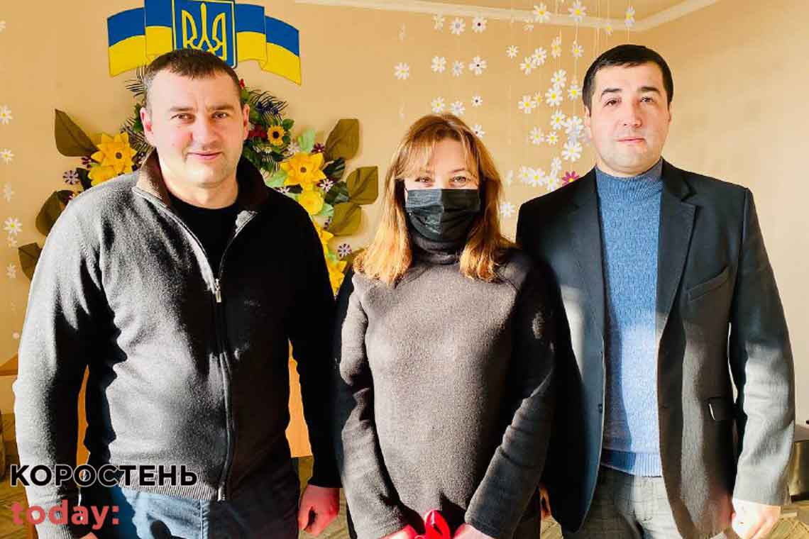 Переселенці з Луганщини вручили ключі від двокімнатної квартири в Коростенському районі