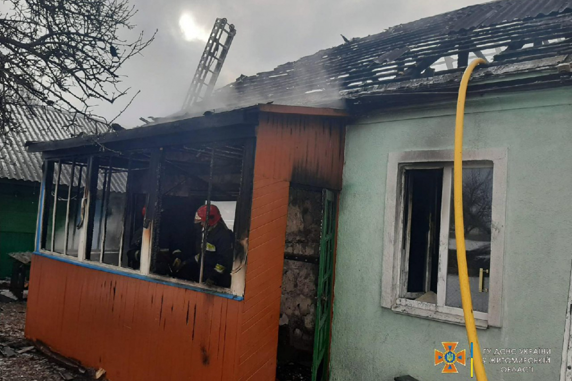 На пожежі в Коростені травмувались батько та син