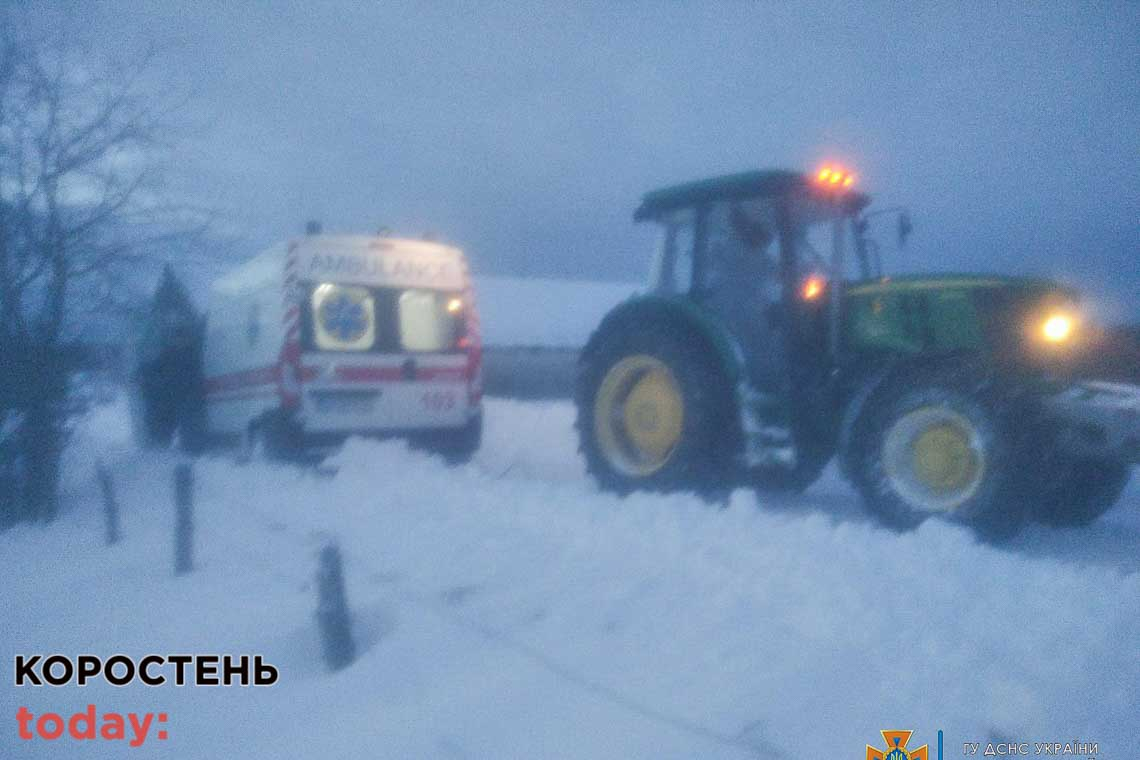 На території Овруцької громади в сніговому заметі застрягла "швидка" 📷ФОТО