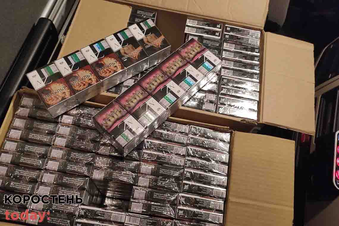 Прикордонники відділу "Овруч" знайшли у вантажівці білоруса тисячу пачок цигарок