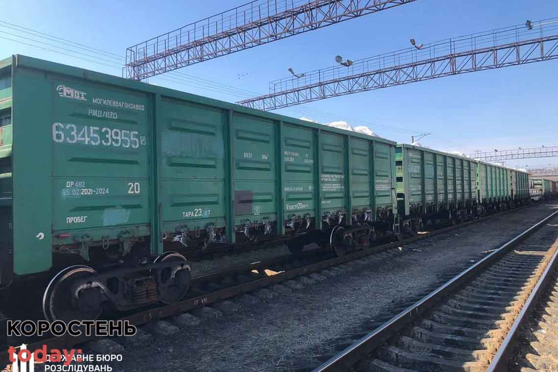 На залізниці у Коростені ДБР конфіскувало понад 100 вагонів з білоруськими добривами та сталлю