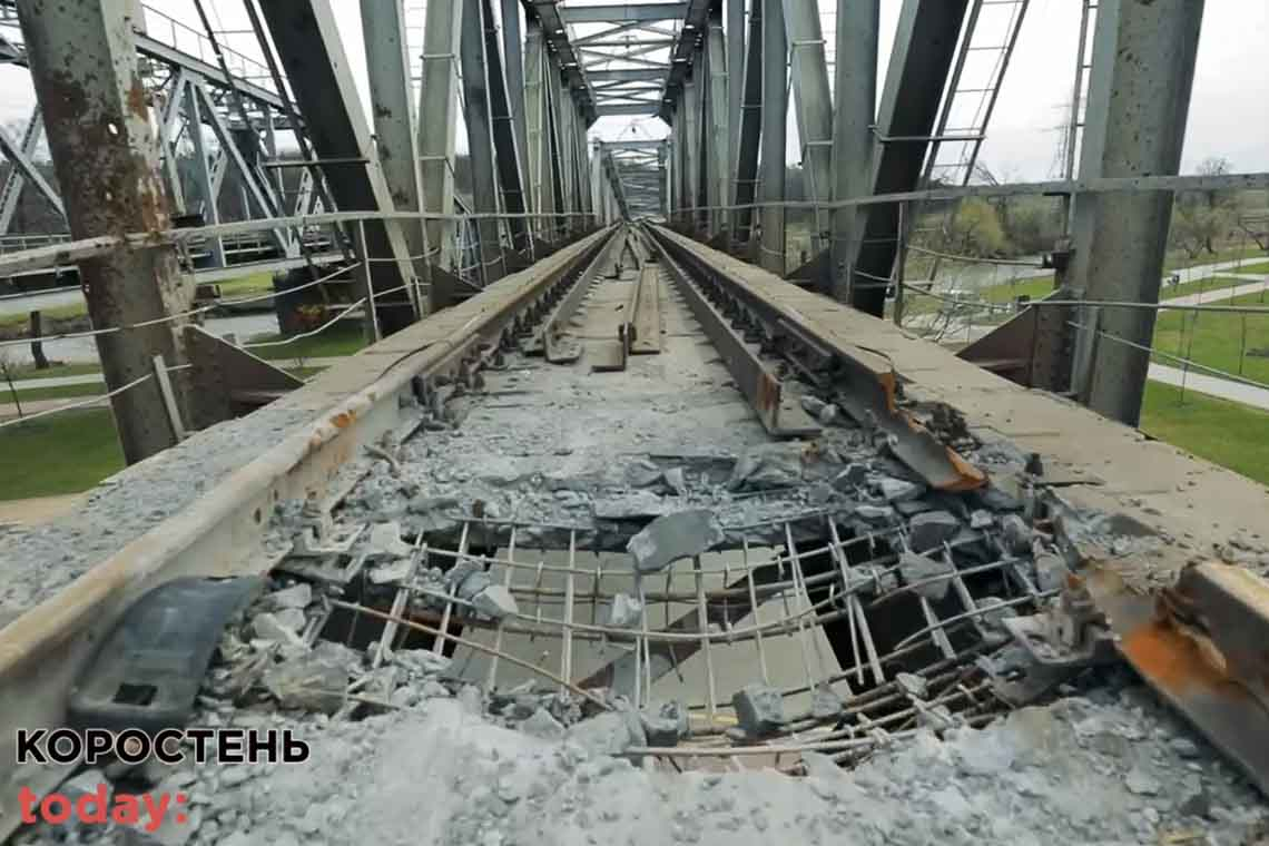 Укрзалізниця показала, як відновлює зруйнований міст між Коростенем та Києвом (ВІДЕО)