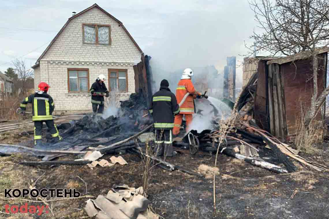 У Коростені та Олевську минулої доби горіли будівлі (ФОТО)