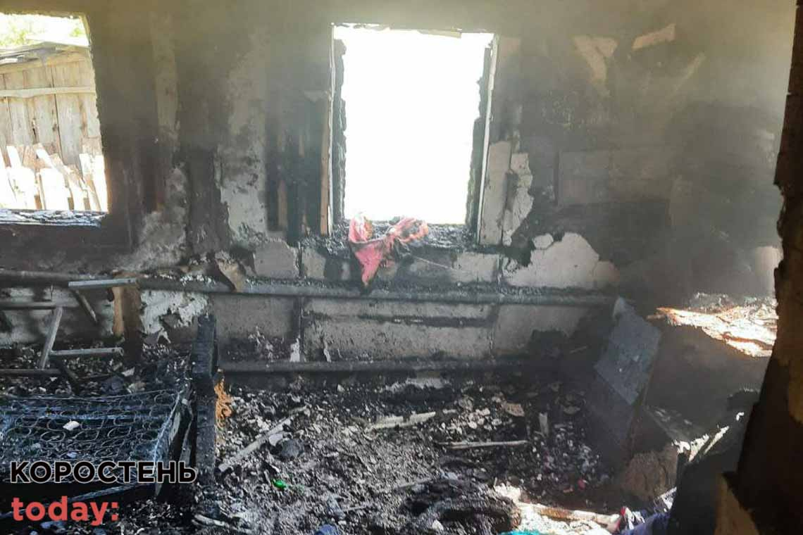 В Олевську рятувальники загасили займання господарчої будівлі