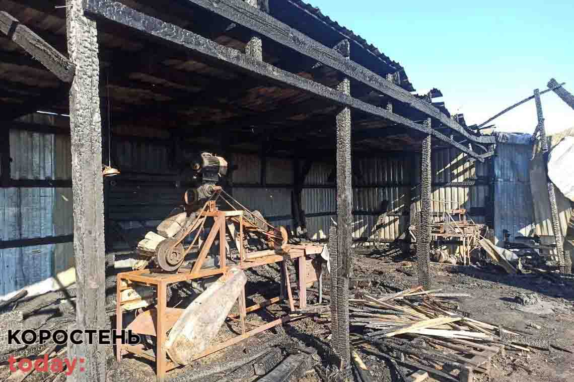 В Олевську сталася пожежа в металевому піддашку з пиломатеріалами