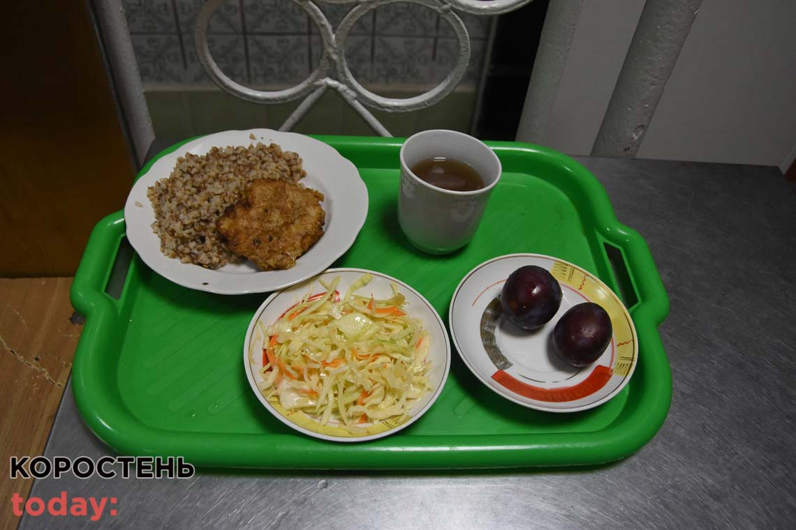 У навчальних закладах Коростеня дітей почали харчувати гарячими обідами