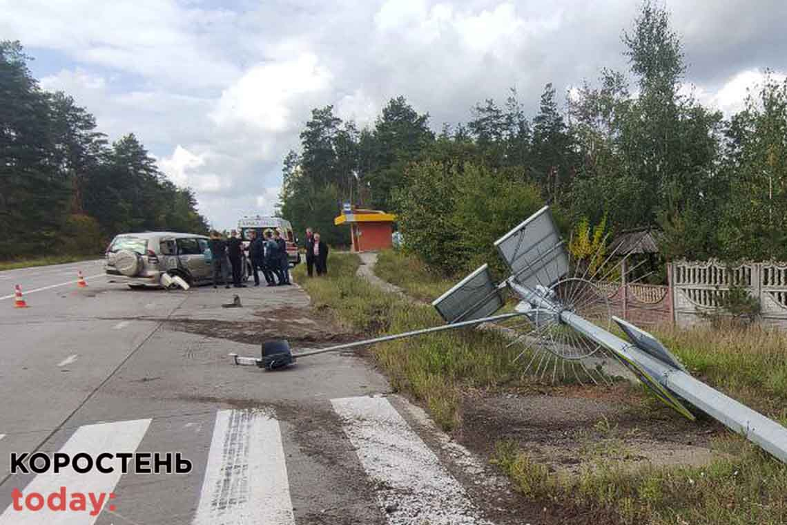 Поблизу Коростеня серйозна ДТП: рух на Варшавській трасі ускладнено