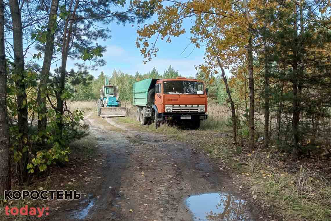 В Олевську поліцейські зупинили КАМАЗ, водій перевозив пісок без належних документів (ФОТО)