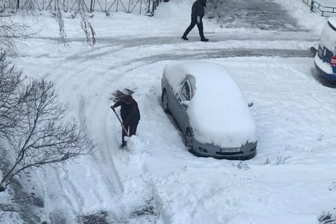 Влада Коростеня просить підприємців розчистити від снігу прилеглі до своїх фірм та установ території
