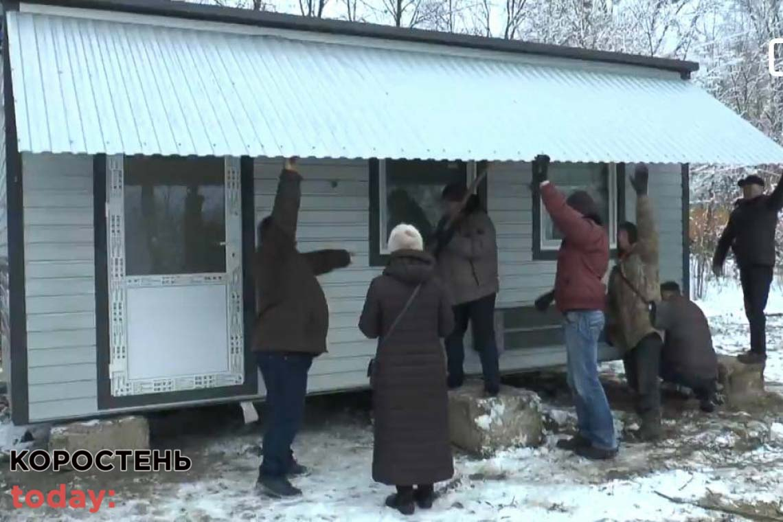 У селі біля Коростеня облаштовують модульні будиночки для переселенців