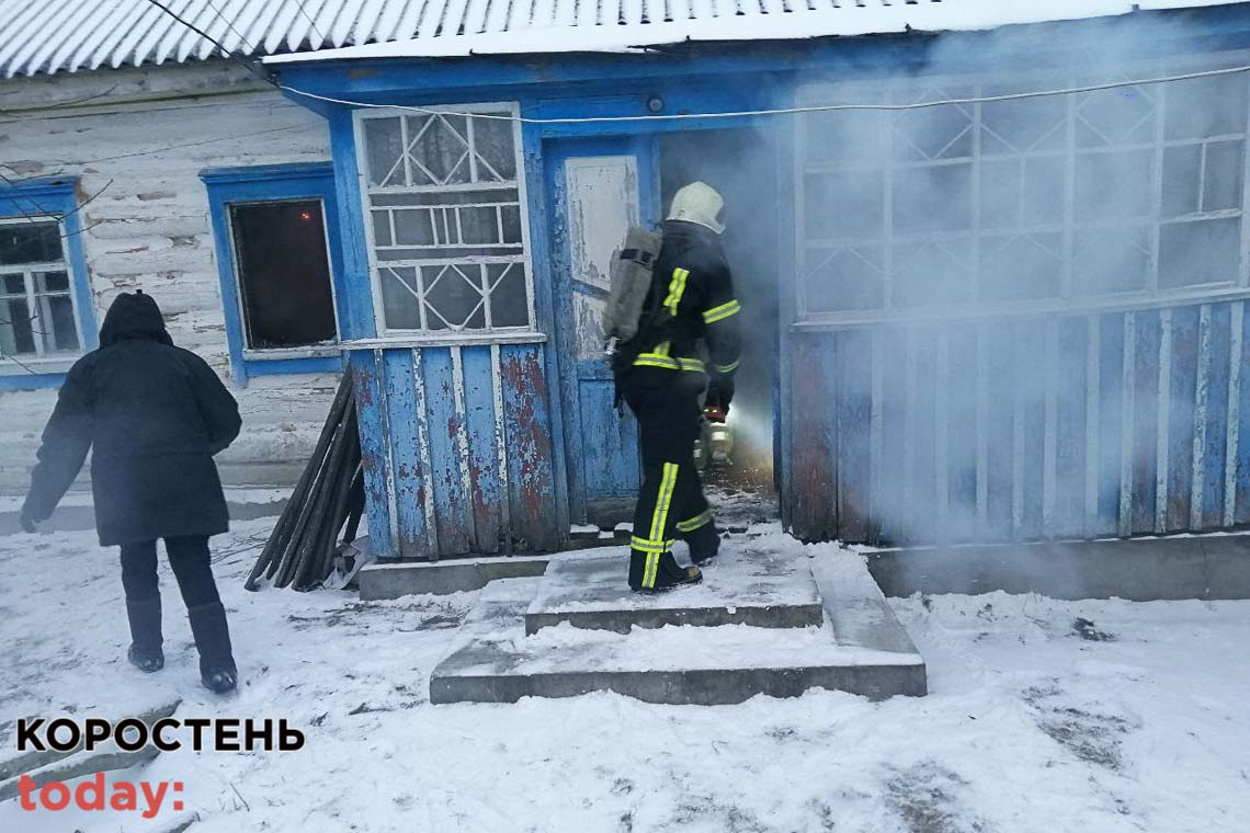 В одному з сіл Овруцької громади горів будинок: рятувальники виявили тіло власника житла 📷