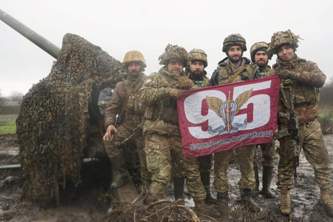 Президент відзначив житомирських десантників, що обороняють Луганщину