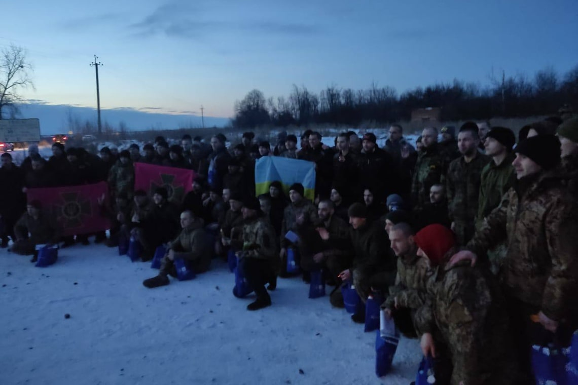 В Україну з російського полону повернулися 100 воїнів і один цивільний