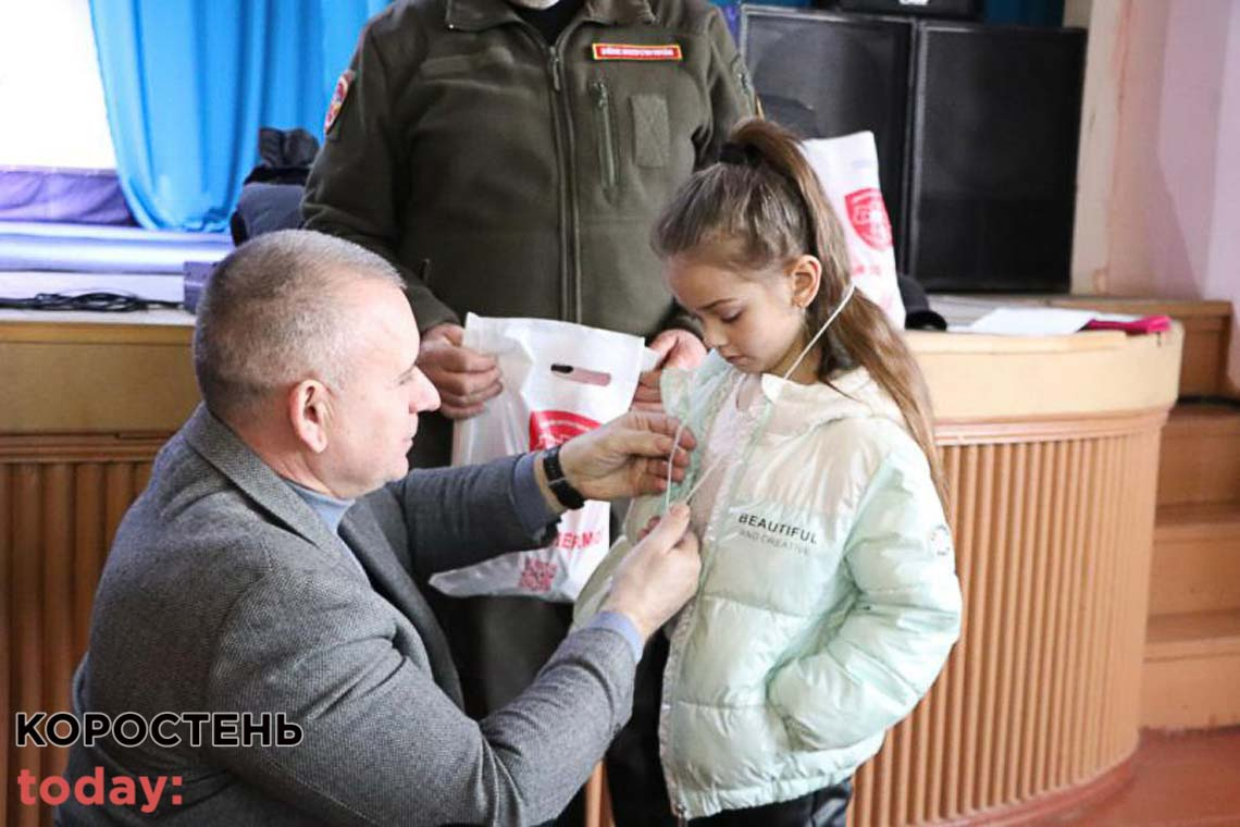 Вперше в Олевську дітям загиблих воїнів вручили срібні кулони "Батьківське серце"