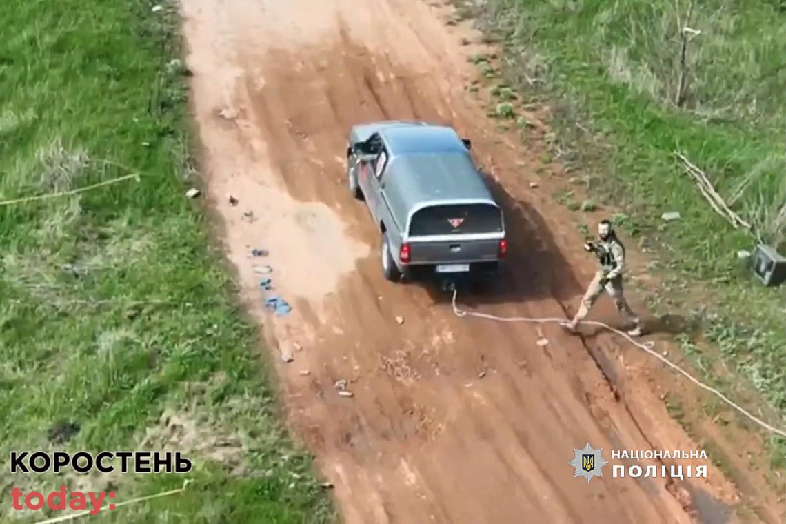 Як вибухотехніки Житомирської області розміновують фермерські поля на Харківщині (ВІДЕО)