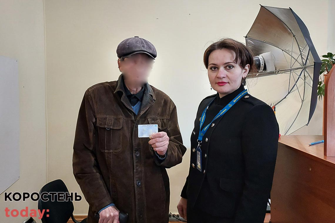 У Житомирі вперше 71-річний чоловік отримав паспорт громадянина України