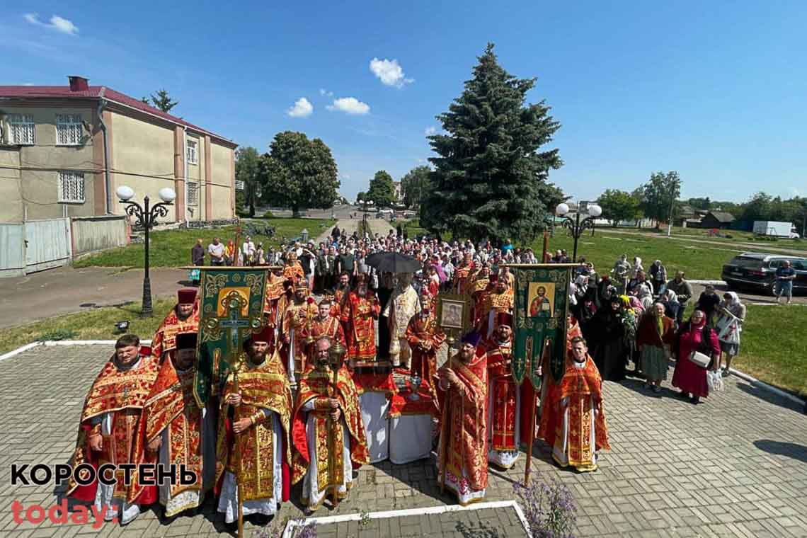 В Овручі "московські" віряни проголосували за вірність УПЦ (ФОТО)