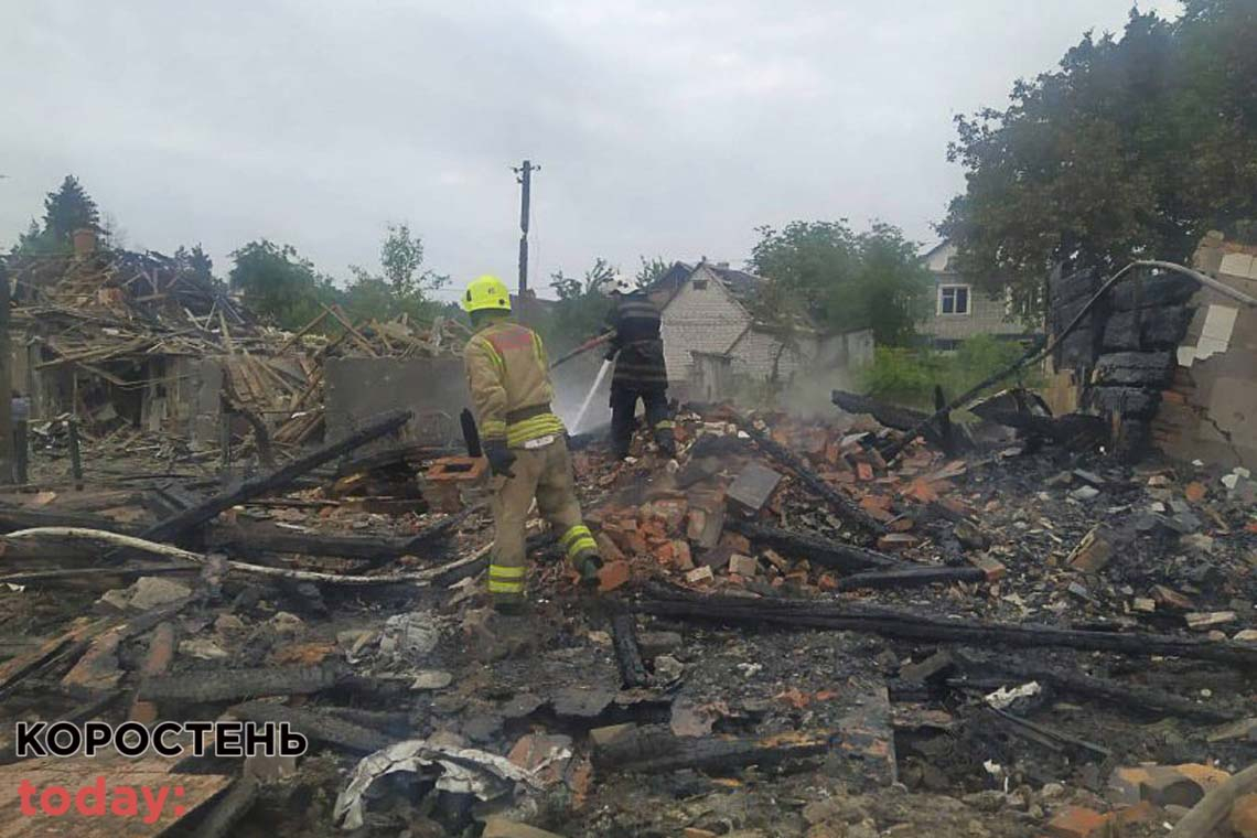 У місті на Житомирщині внаслідок падіння уламків ракети шістьом людям надавали допомогу