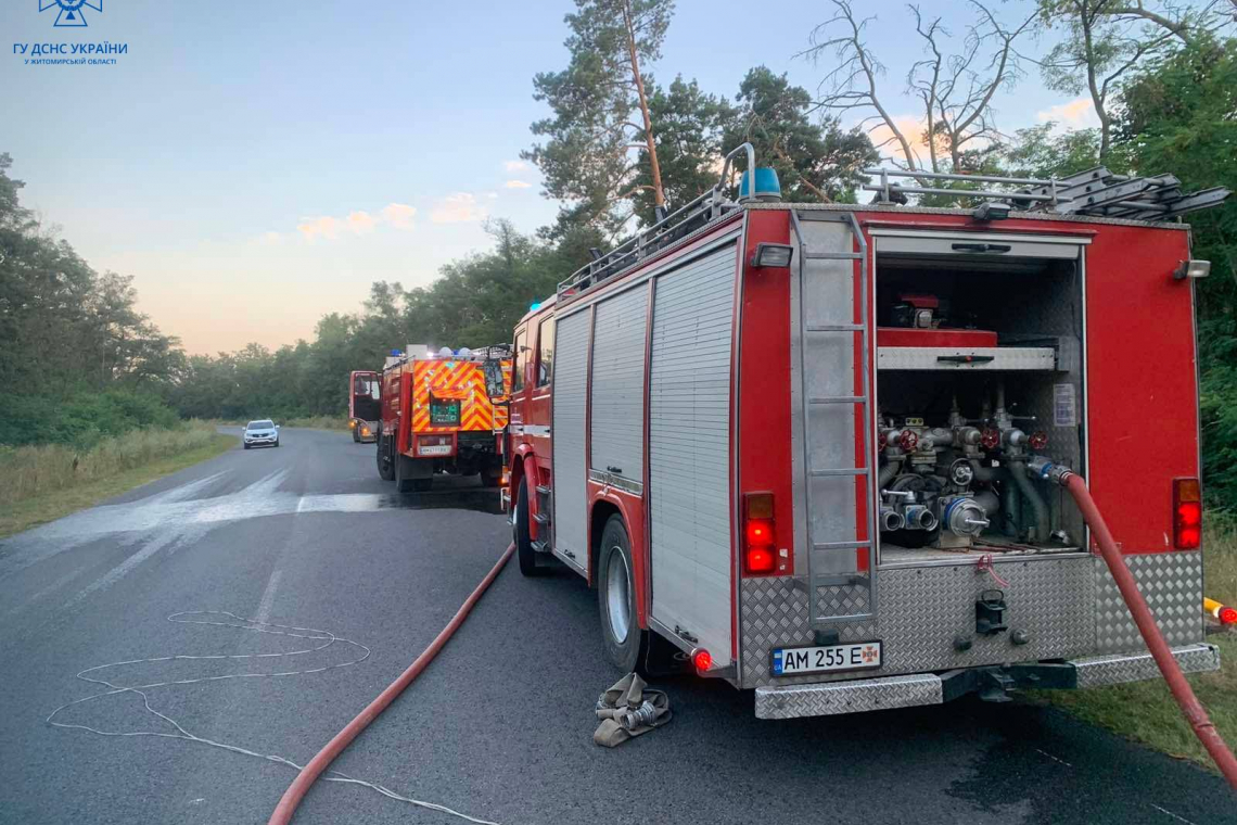 Поблизу одного з сіл Коростенського району горів причіп вантажівки, що перевозила твердопаливне пальне