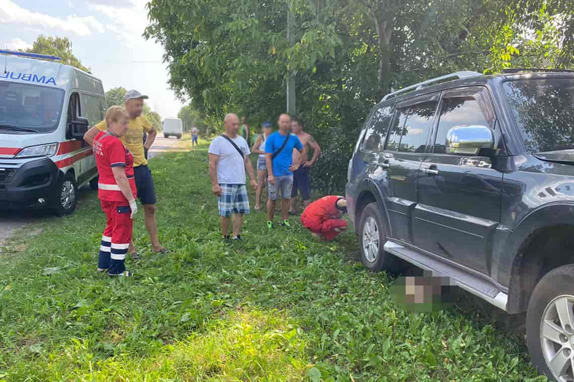 В селі на Житомирщині автомобіль Mitsubishi на смерть збив велосипедистку 