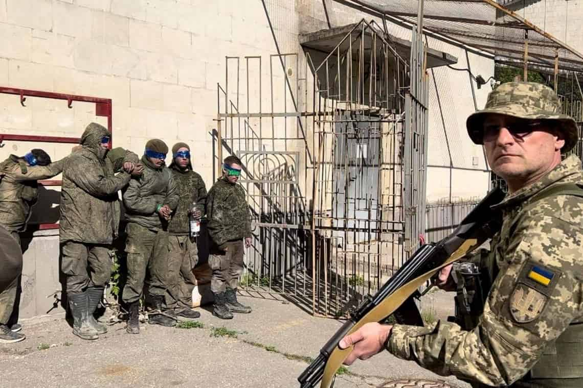 Російські військовополонені беруть участь у відбудові України, - ГУР