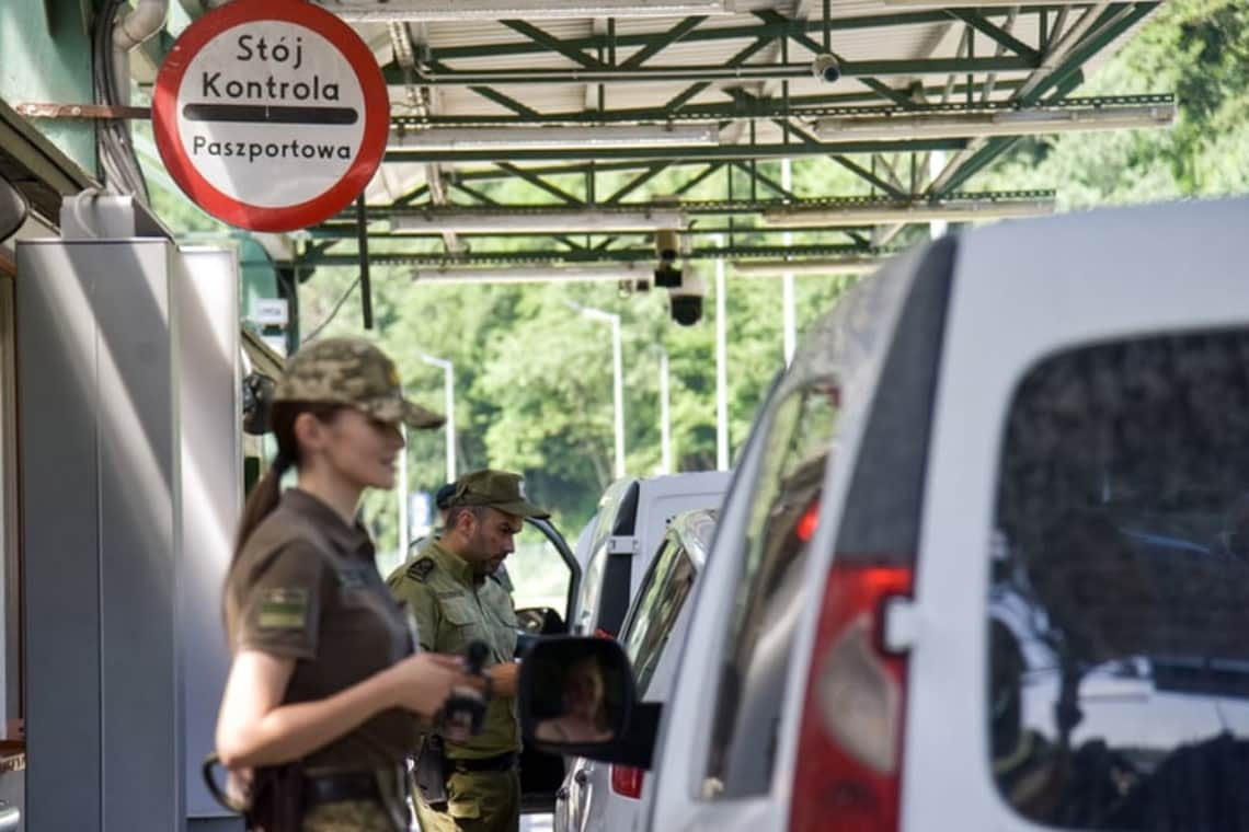 Польща екстрадує громадян України, які допомагали військовозобов’язаним незаконно виїжджати в Європу, - Rzeczpospolita 