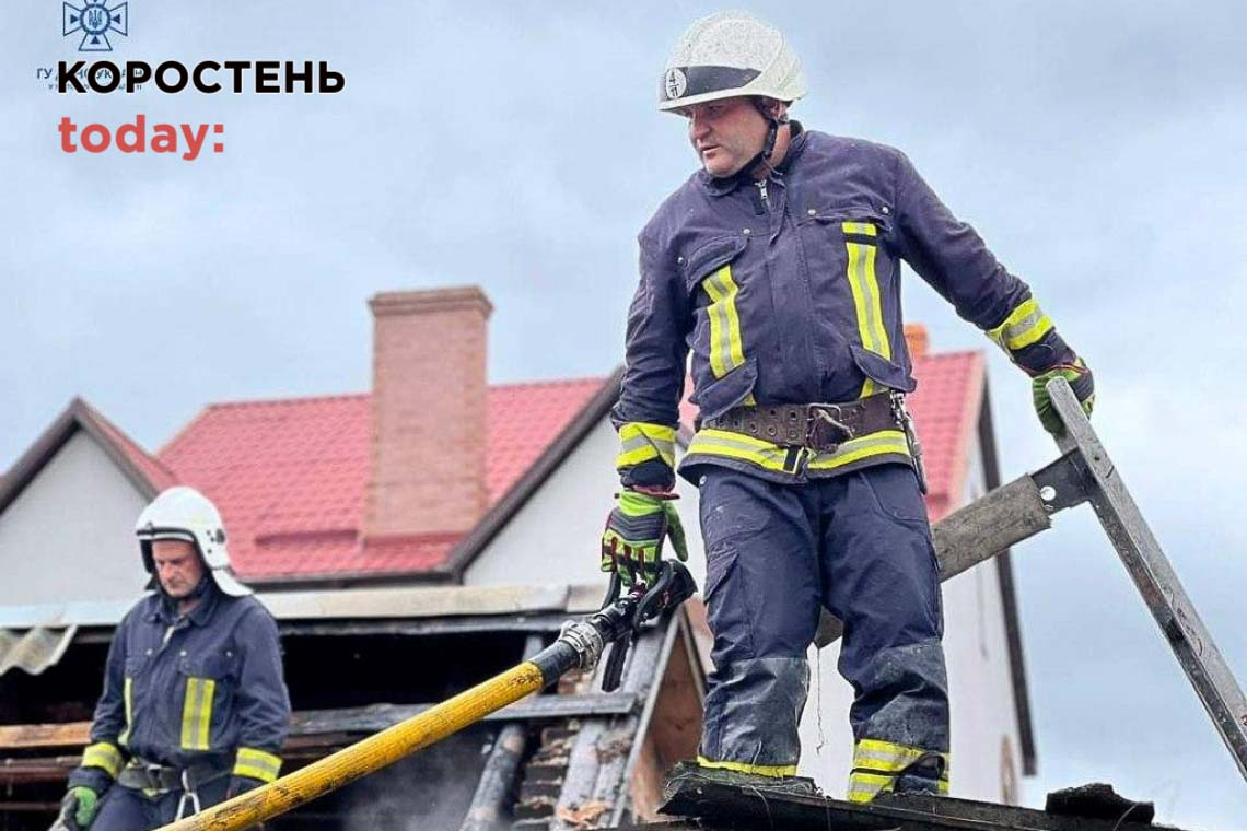 Підгоріла їжа і вогонь перекинувся на витяжку - рятувальники в Малині ліквідували пожежу у двоповерховому будинку