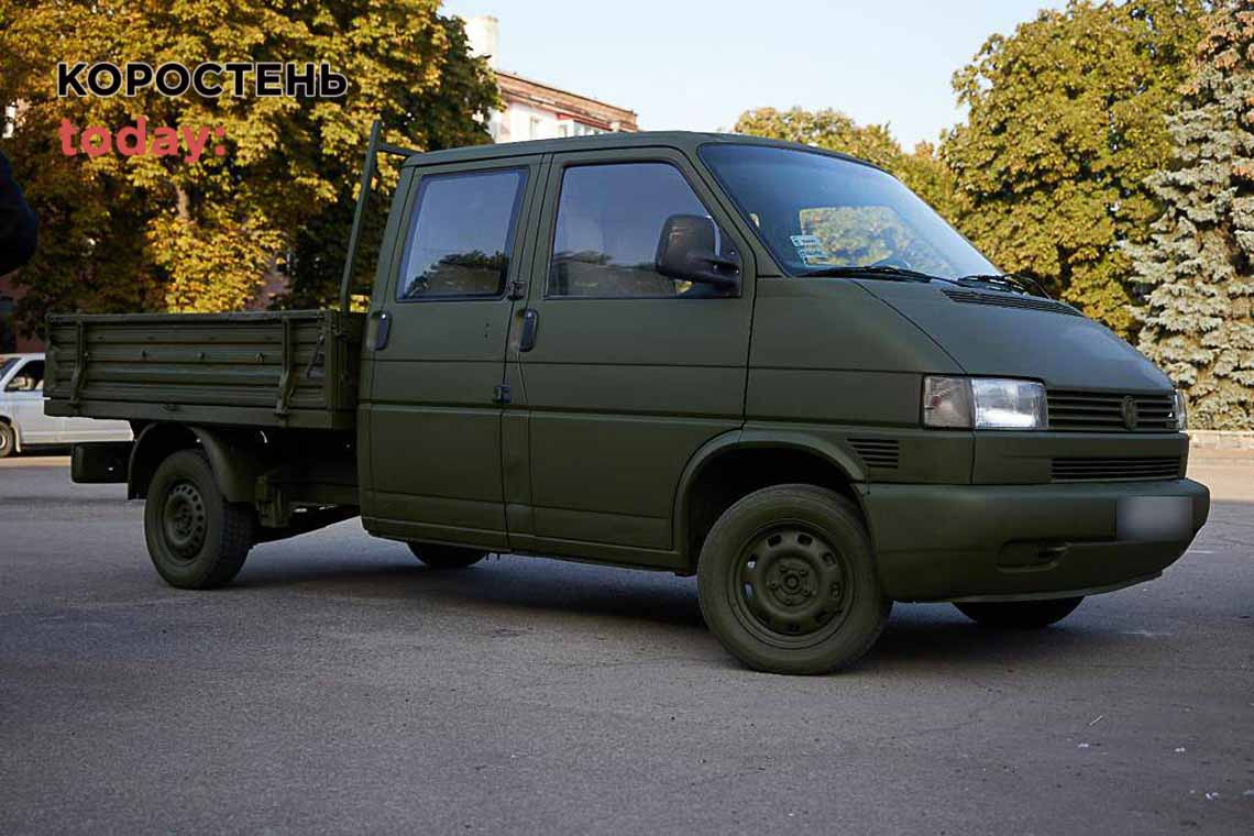Олевськ загалом передав військовим ЗСУ 35 автівок