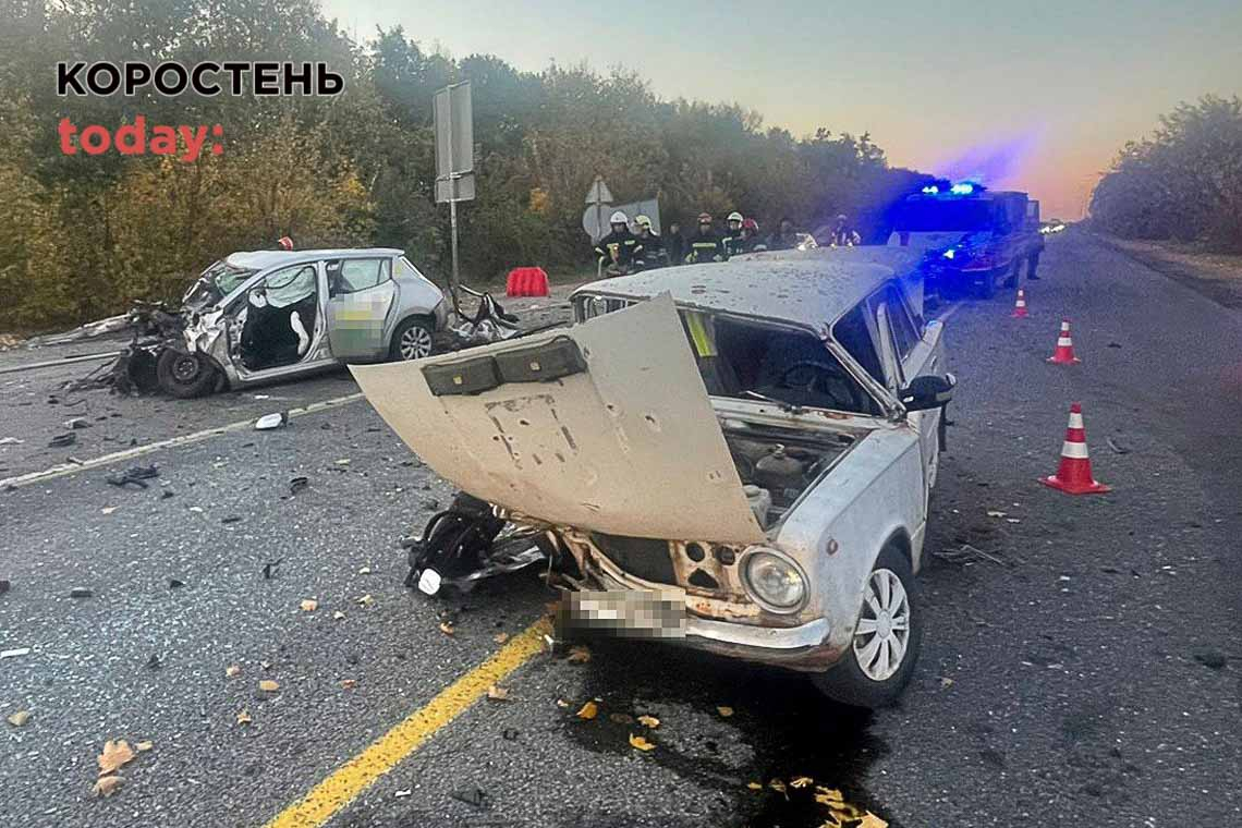 На автодорозі в Житомирській області від удару трьох автівок загинули двоє водіїв та пішохід