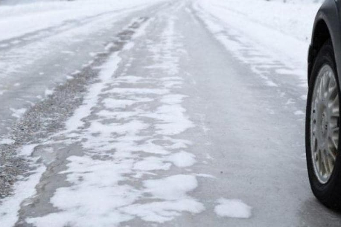 Водіїв попереджають про ожеледицю на території Житомирської області