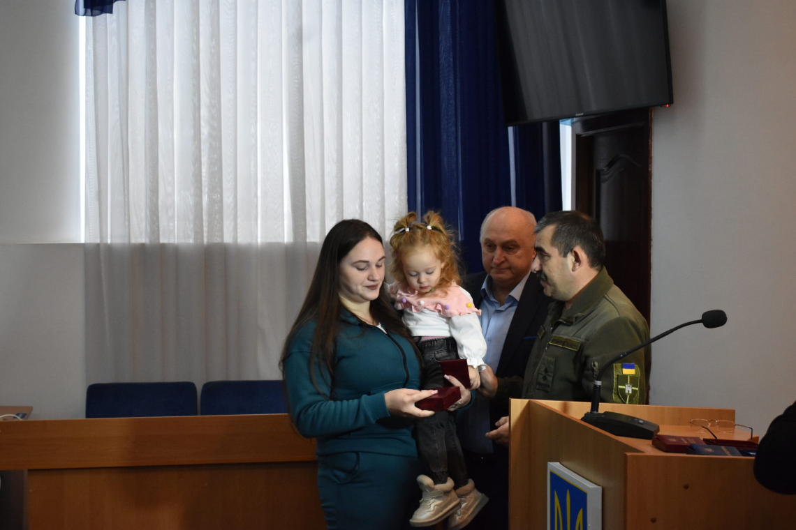 Рідним загиблих захисників України у Коростені вручили посмертні нагороди