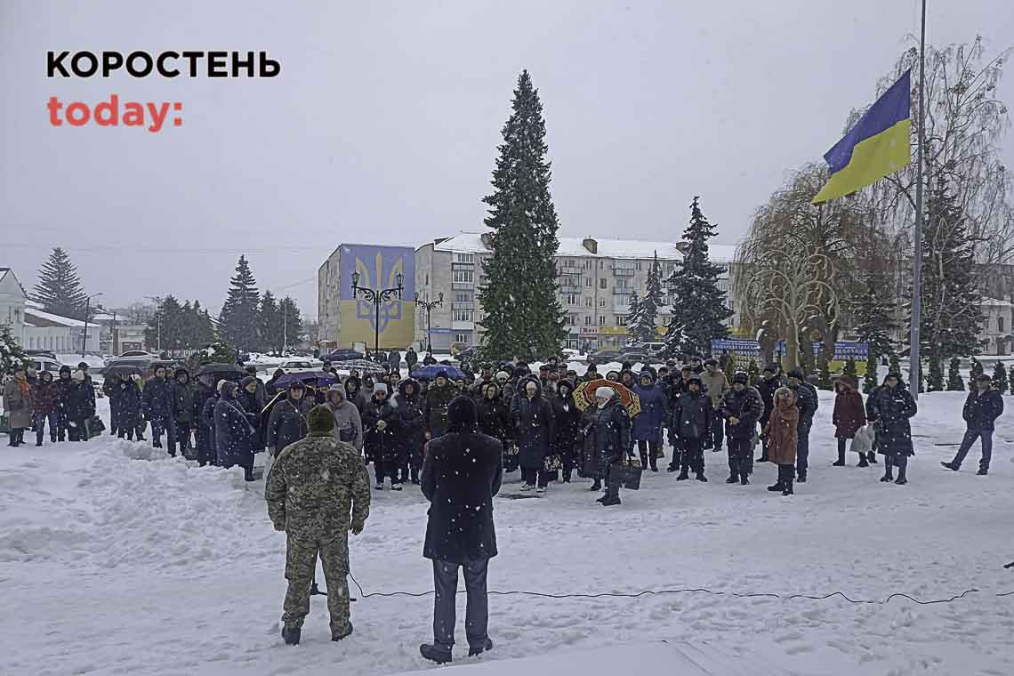 Овручани вийшли на акцію протеста: люди збирали підписи під стінами міськради