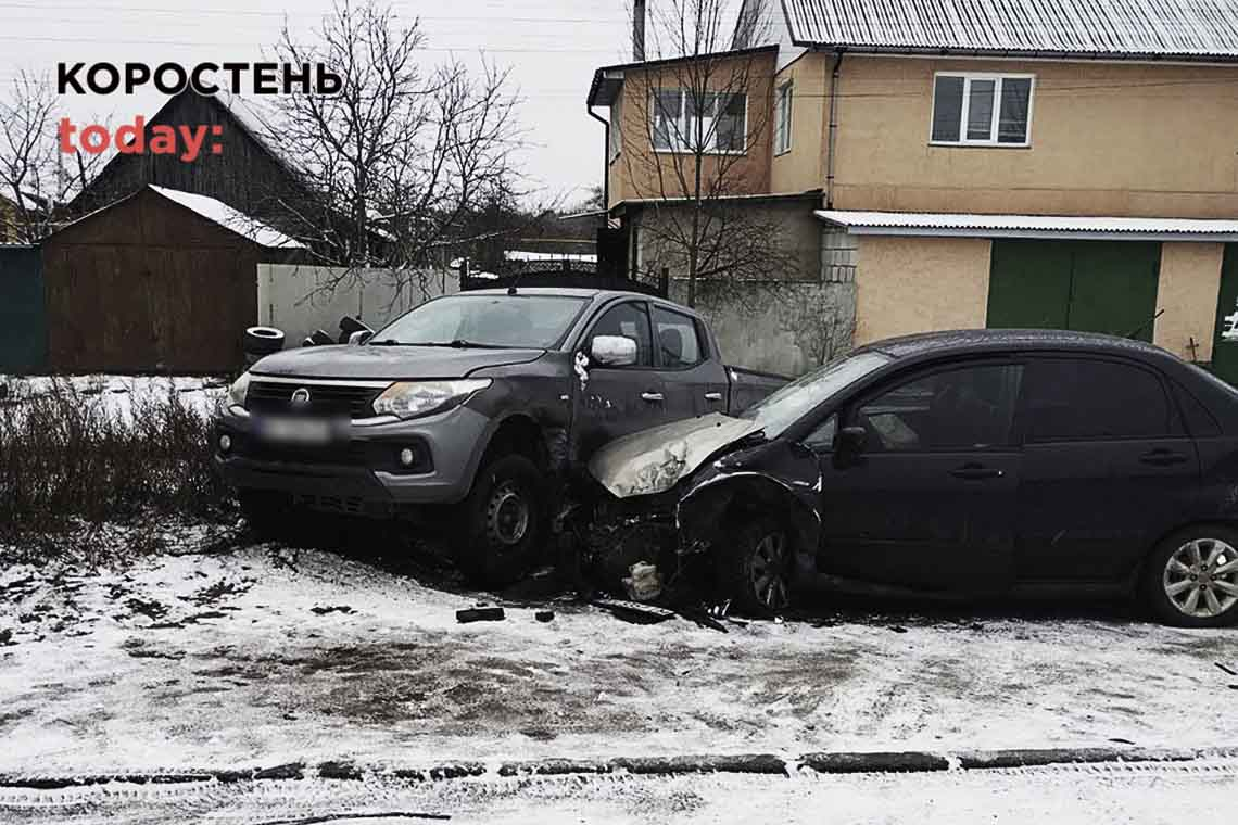 У Коростені сталася ДТП за участю трьох авто: до лікарні госпіталізували 5-річну дитину